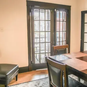 Comfy And Spacious 3 Bedroom - Easy Access Apartment