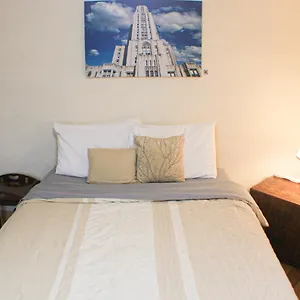 Comfortable - Pittsburgh's Little Italy Apartment